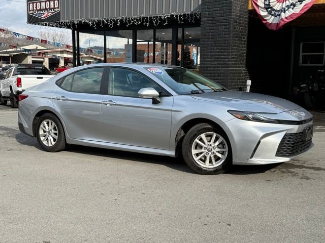Used 2025 Toyota Camry LE image 2