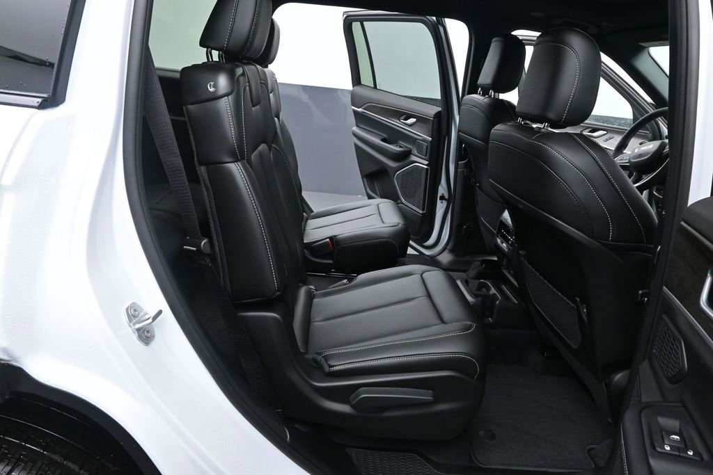 New 2026 Jeep Grand Cherokee L Limited w/ Limited Altitude Package AWD/4WD image 17