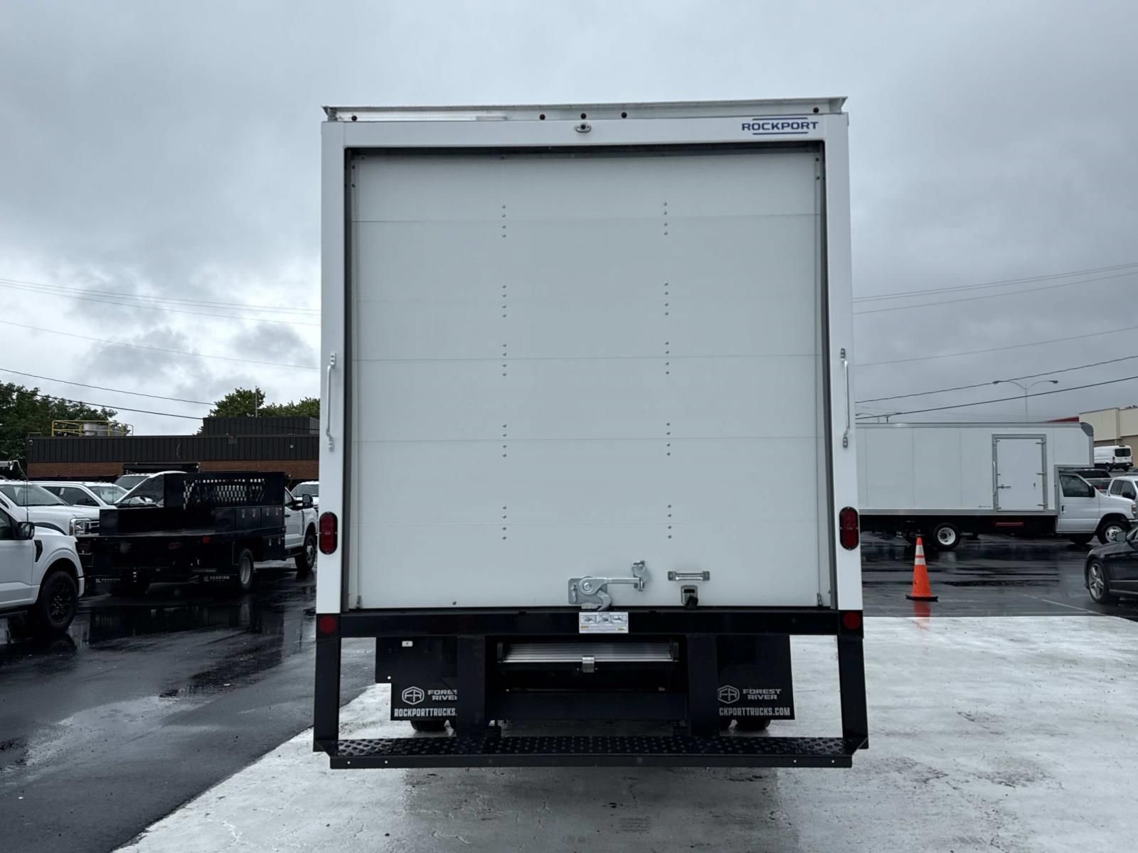 New 2027 Ford E-450 and Econoline 450 Super Duty w/ Power Equipment Group RWD image 4