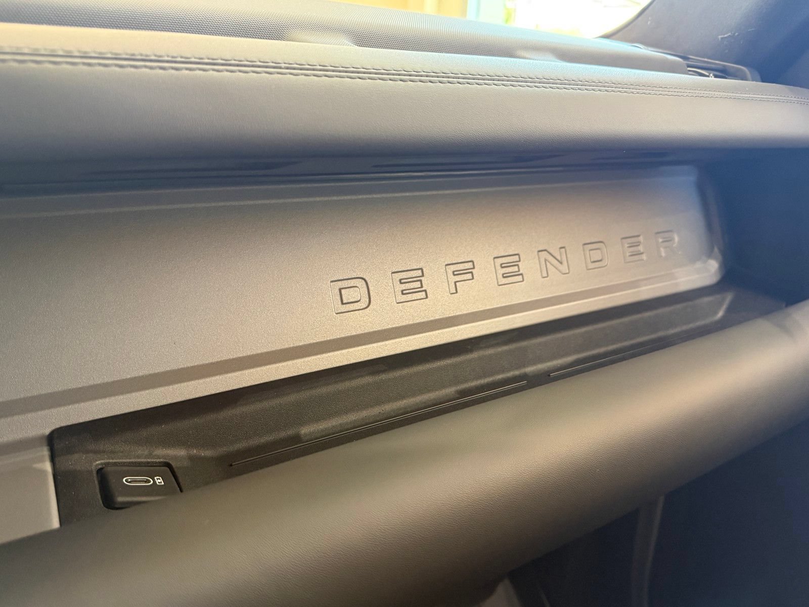 New 2026 Land Rover Defender 110 OCTA AWD/4WD image 25