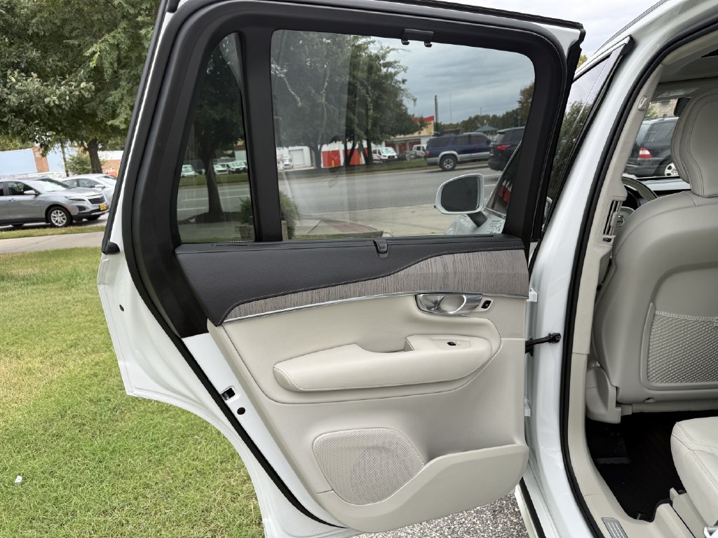 Certified 2025 Volvo XC90 B5 Ultra w/ Lounge Package AWD/4WD image 19