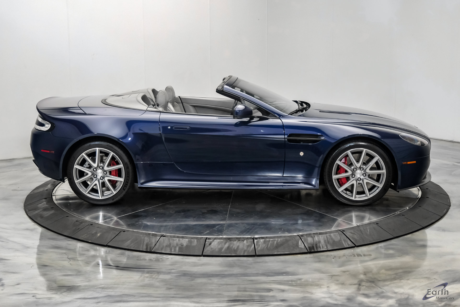 Used 2015 Aston Martin V8 Vantage GT RWD image 26
