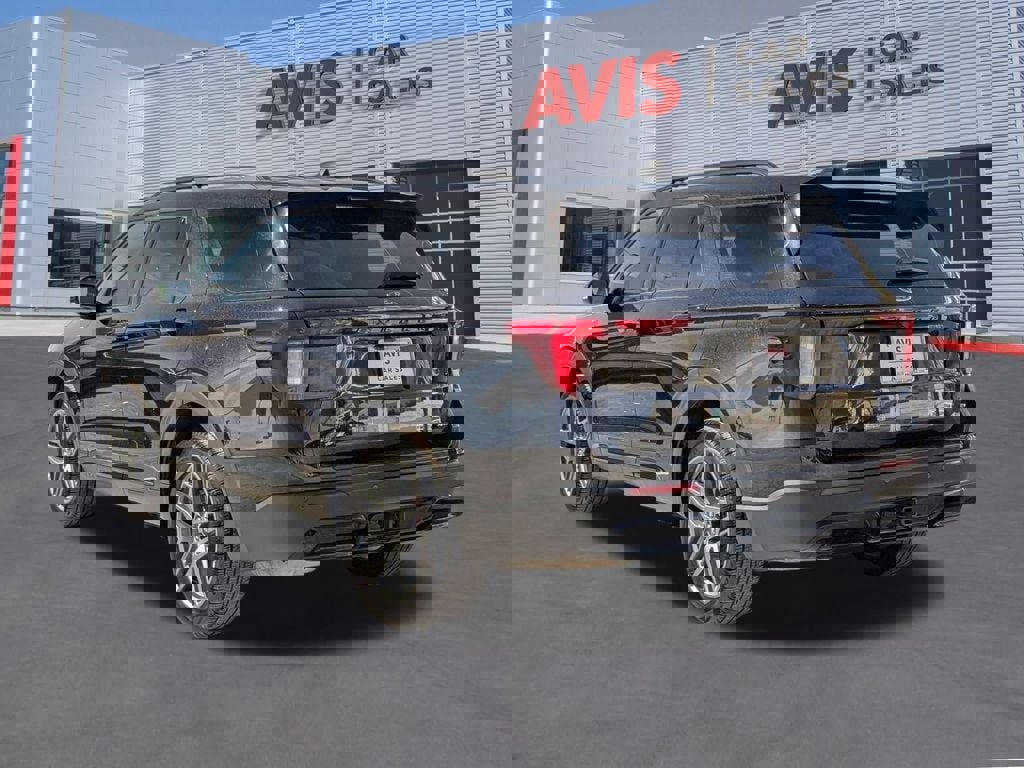 Used 2025 Ford Explorer ST-Line w/ ST-Line Street Pack image 3