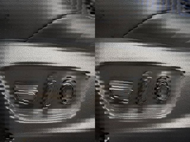 Used 2025 Toyota Corolla Cross AWD Hybrid w/ Convenience Package image 29