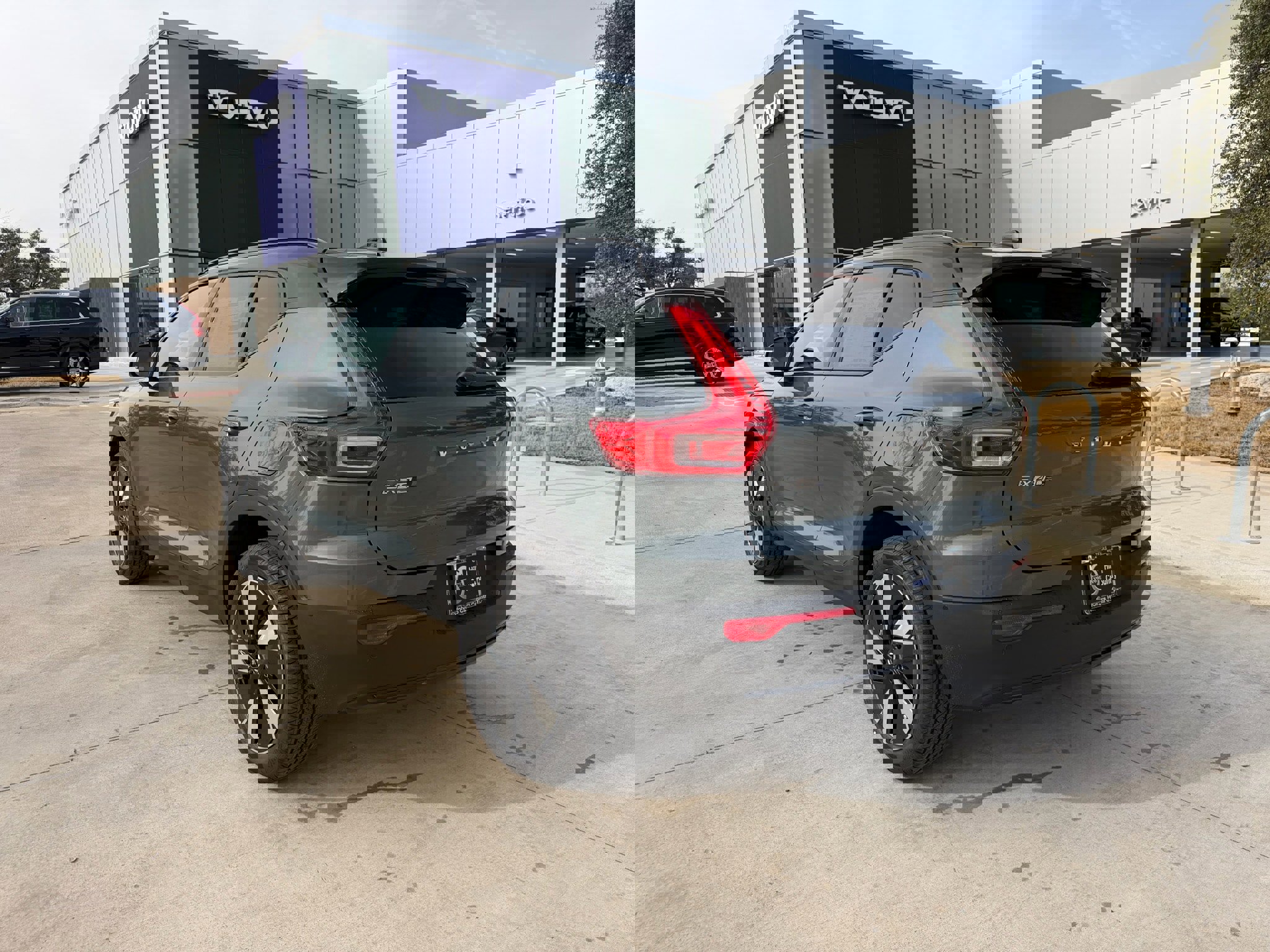 New 2026 Volvo EX40 Plus w/ Protection Package Premier image 4