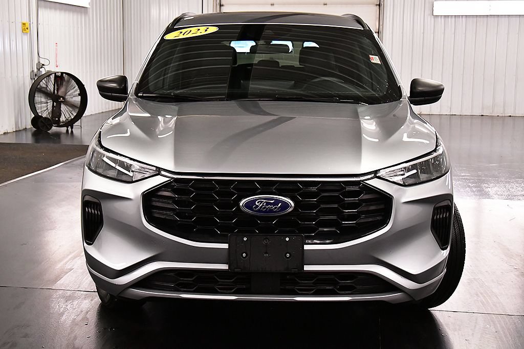 Used 2023 Ford Escape ST-Line w/ Tech Pack #1 AWD/4WD image 2