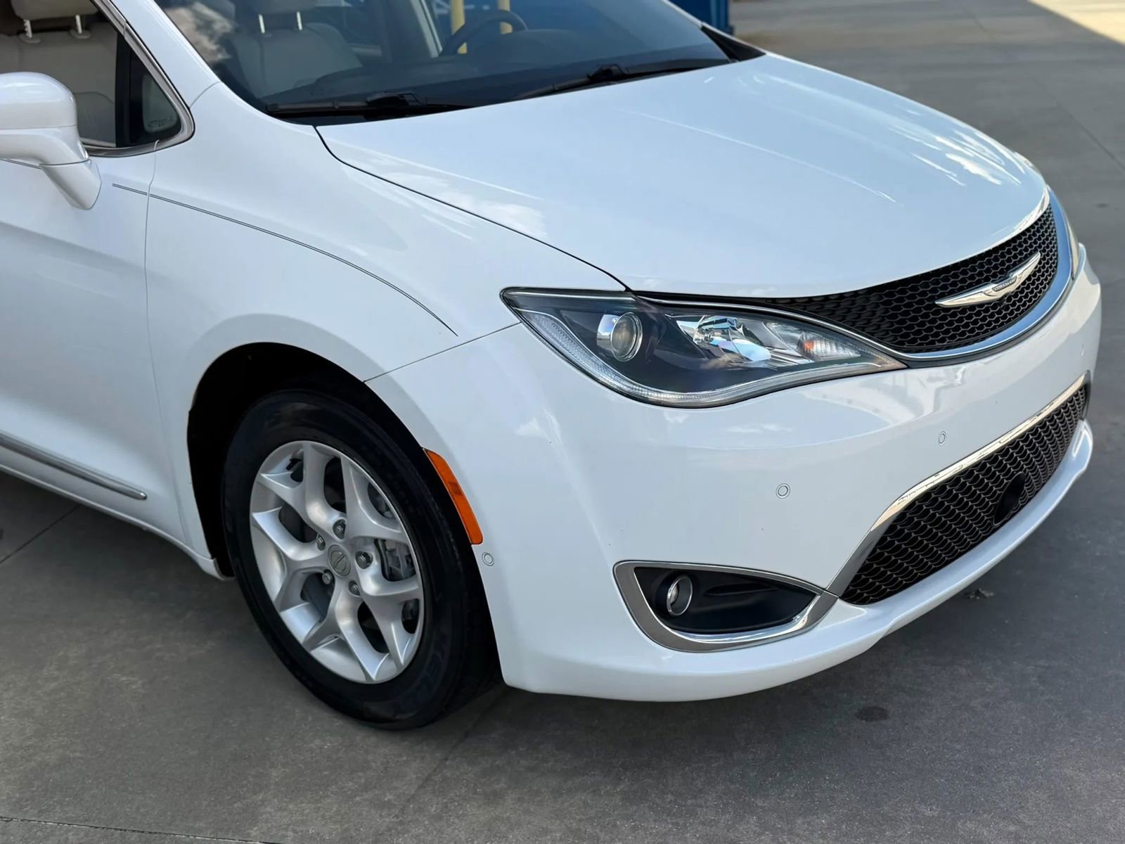 Used 2017 Chrysler Pacifica Touring-L Plus image 5
