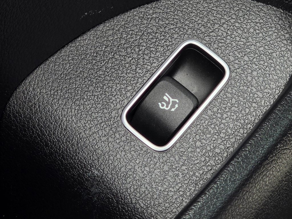 Used 2024 Mercedes-Benz GLE 350 4MATIC w/ Driver Assistance Package image 38