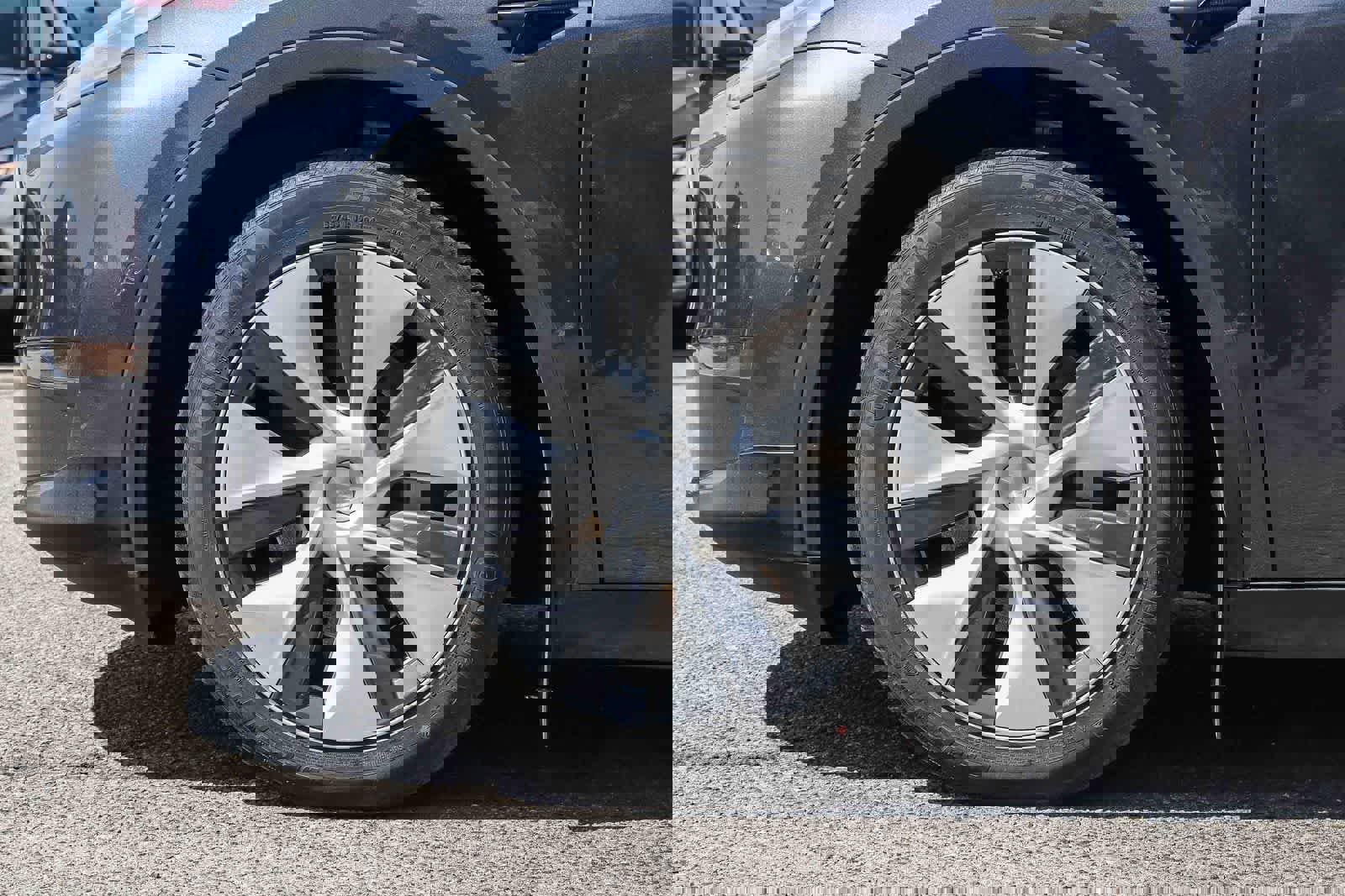 Used 2021 Tesla Model Y Long Range image 9