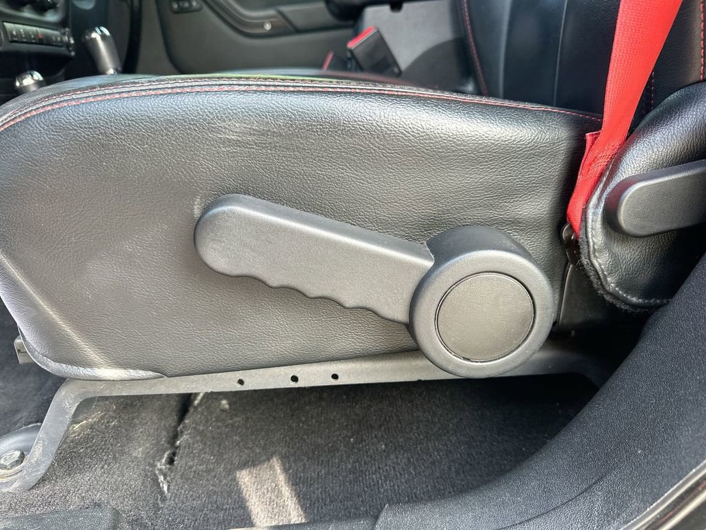 Used 2017 Jeep Wrangler Unlimited Rubicon image 24