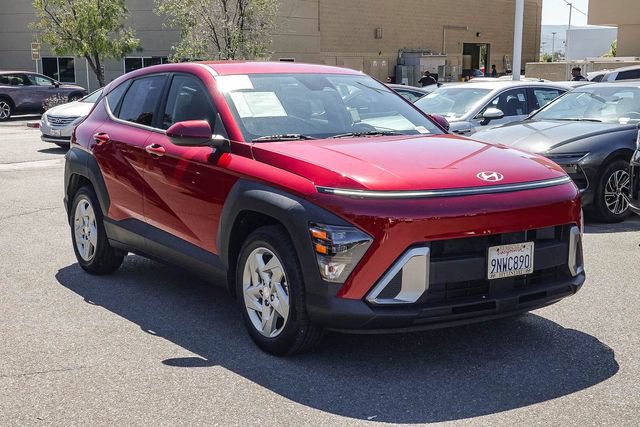 Certified 2025 Hyundai Kona SE FWD image 3