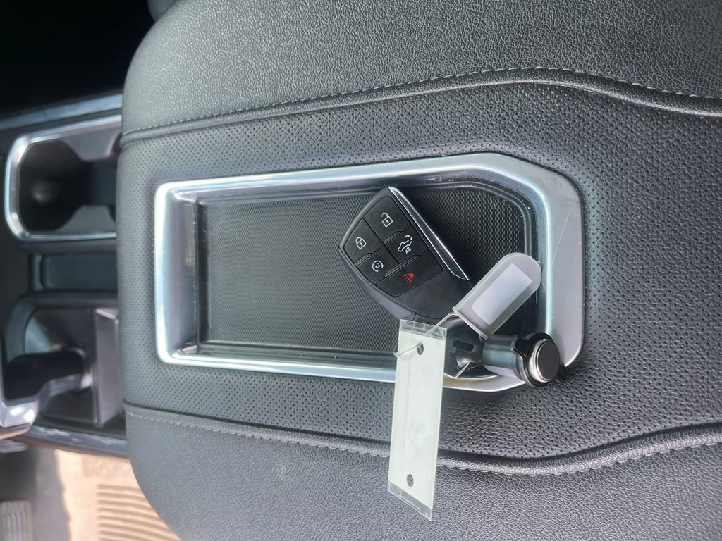 Used 2022 GMC Sierra 1500 SLT AWD/4WD image 27