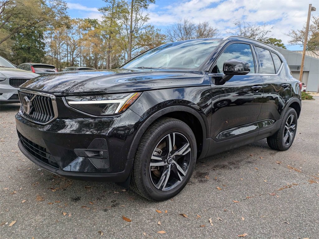Used 2023 Volvo XC40 B5 Plus AWD/4WD image 8