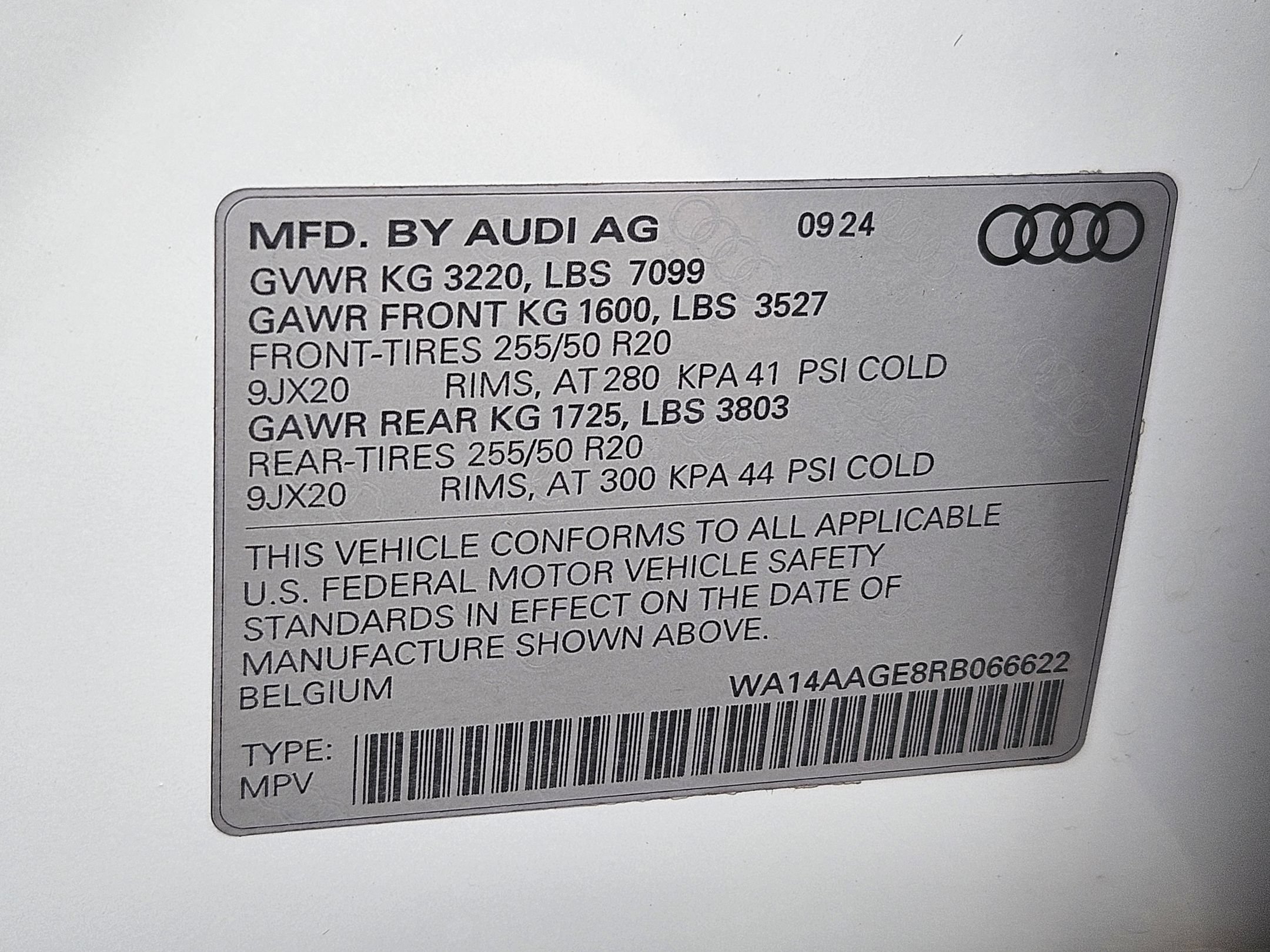 Used 2024 Audi Q8 e-tron Premium Plus AWD/4WD image 33