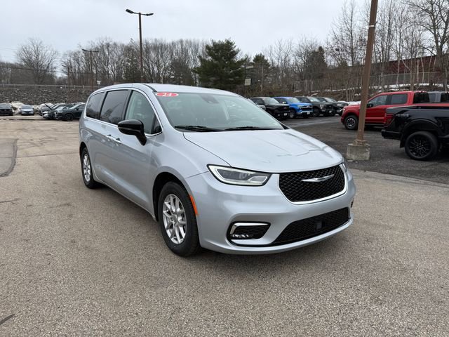 Used 2024 Chrysler Pacifica Touring-L