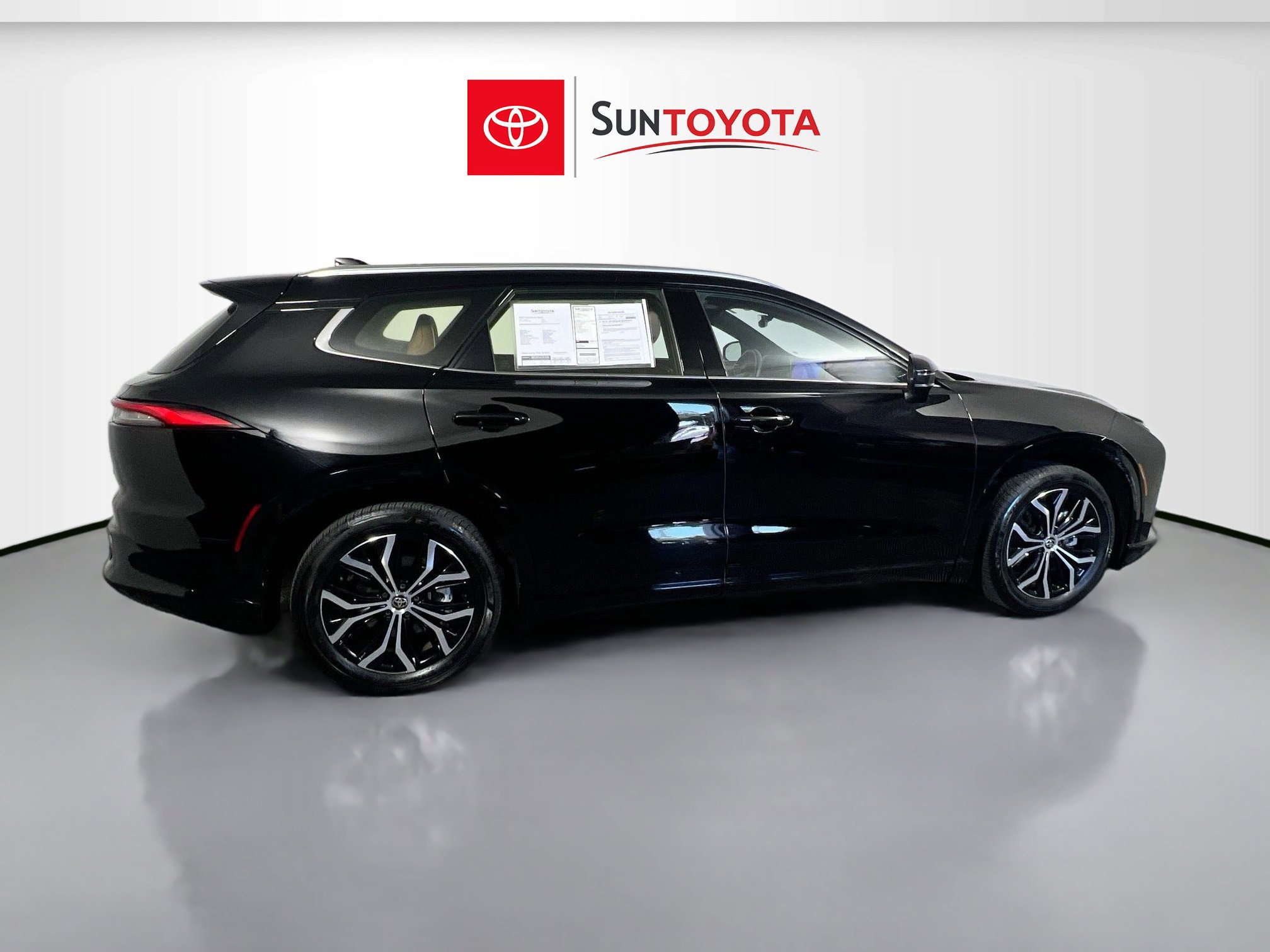 Used 2025 Toyota Crown Signia AWD/4WD image 2