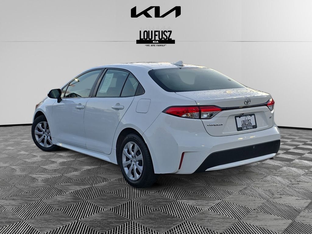Used 2022 Toyota Corolla LE image 4