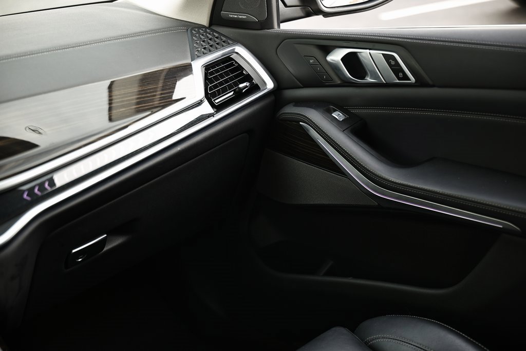 Used 2023 BMW X7 xDrive40i image 29