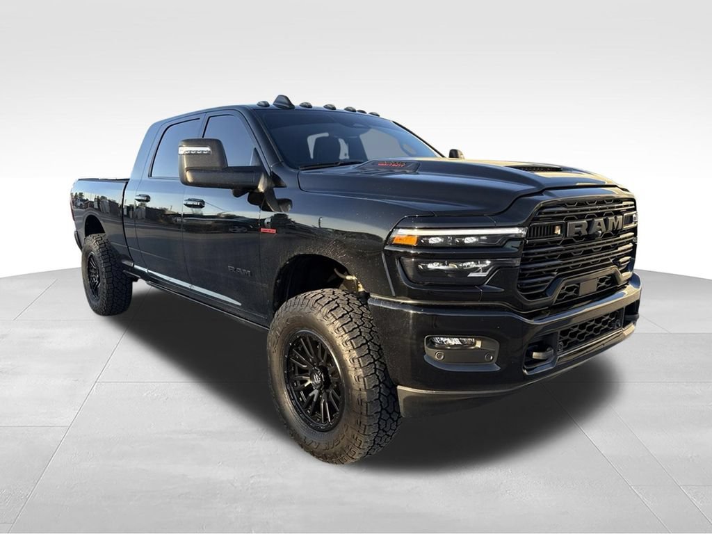 Used 2025 RAM 2500 Laramie AWD/4WD image 3
