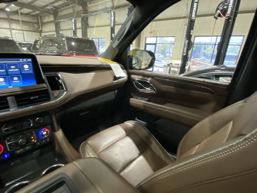 Used 2023 Chevrolet Tahoe High Country RWD image 4