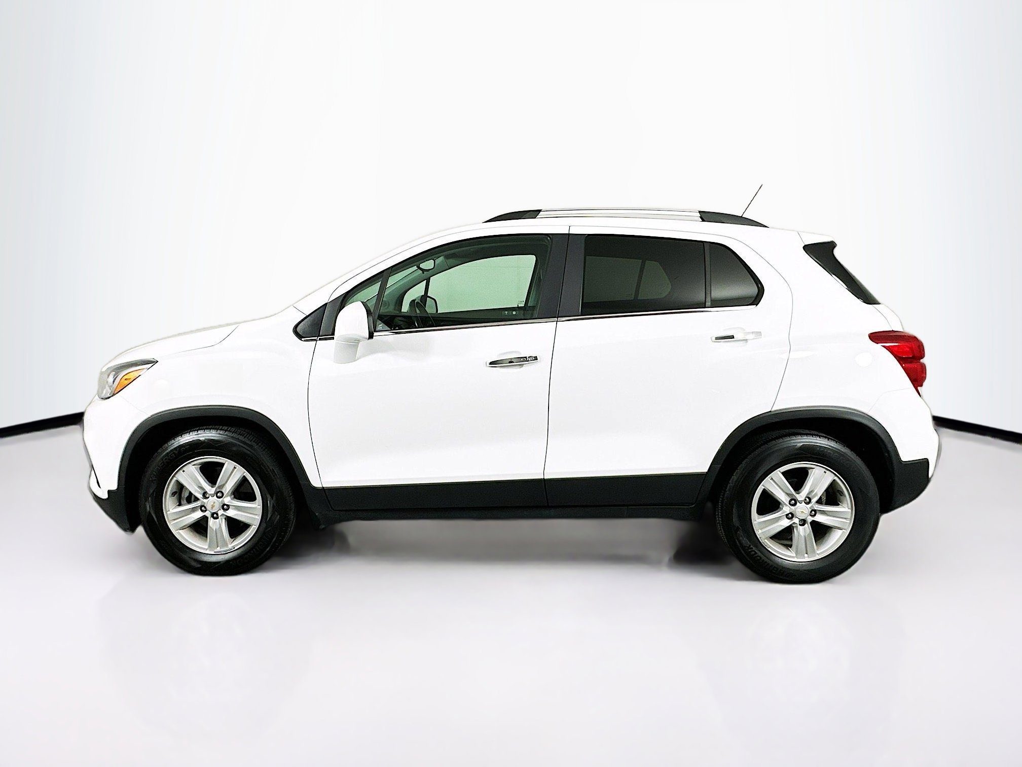 Used 2019 Chevrolet Trax LT w/ LT Convenience Package image 4