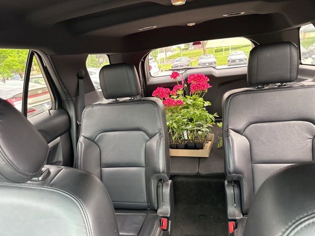 Used 2016 Ford Explorer XLT w/ Equipment Group 202A AWD/4WD image 18