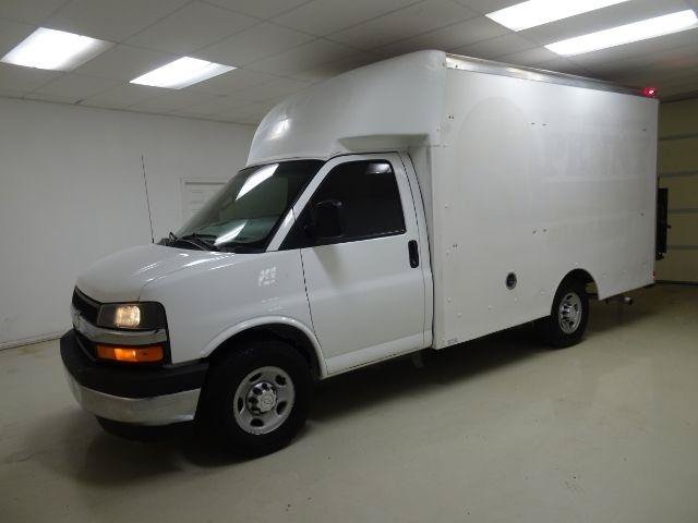 Used 2017 Chevrolet Express 3500 RWD image 3