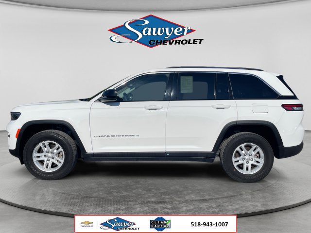 Used 2023 Jeep Grand Cherokee Laredo w/ Luxury Tech Group I AWD/4WD image 2