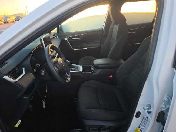 Used 2024 Toyota RAV4 SE w/ Convenience Package AWD/4WD image 9
