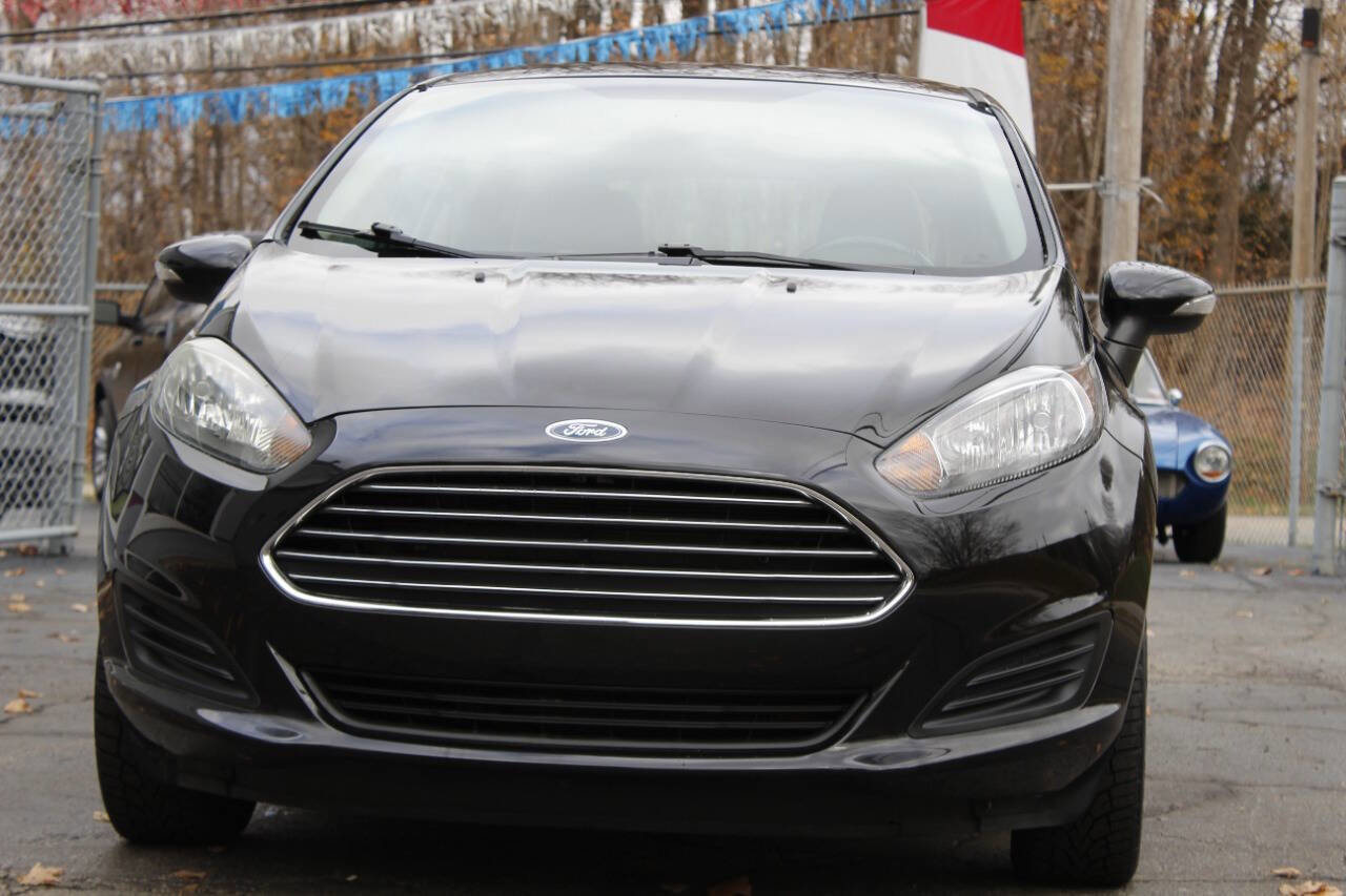 Used 2015 Ford Fiesta SE image 4