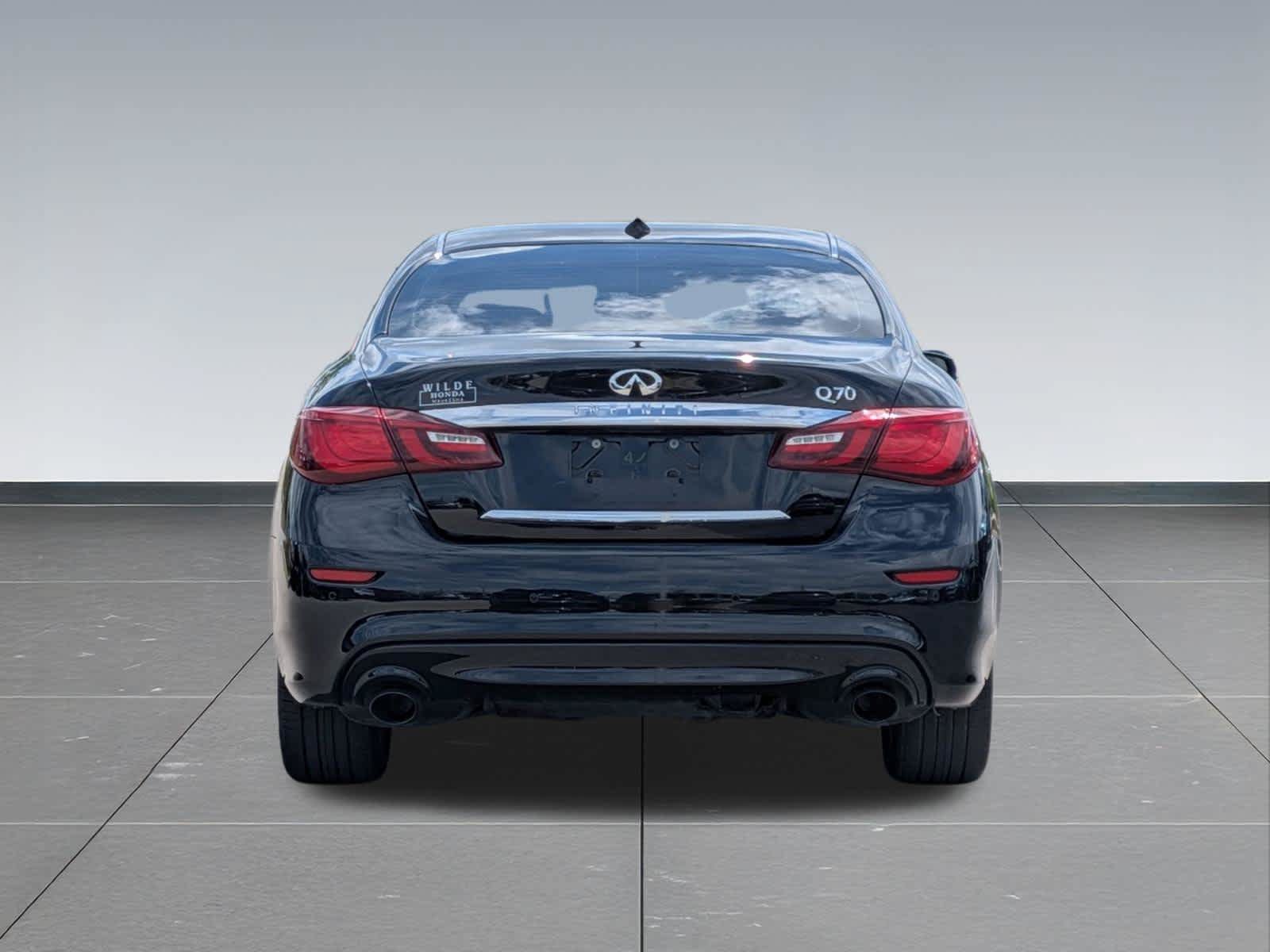 Used 2018 INFINITI Q70 Luxe RWD image 4