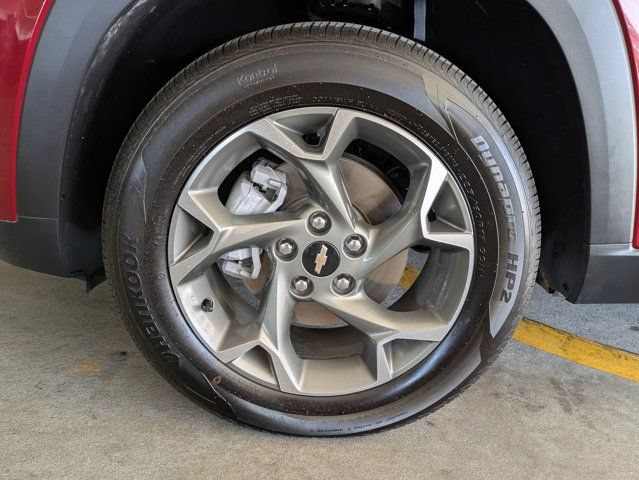 Used 2025 Chevrolet Trax LT w/ LT Convenience Package FWD image 31