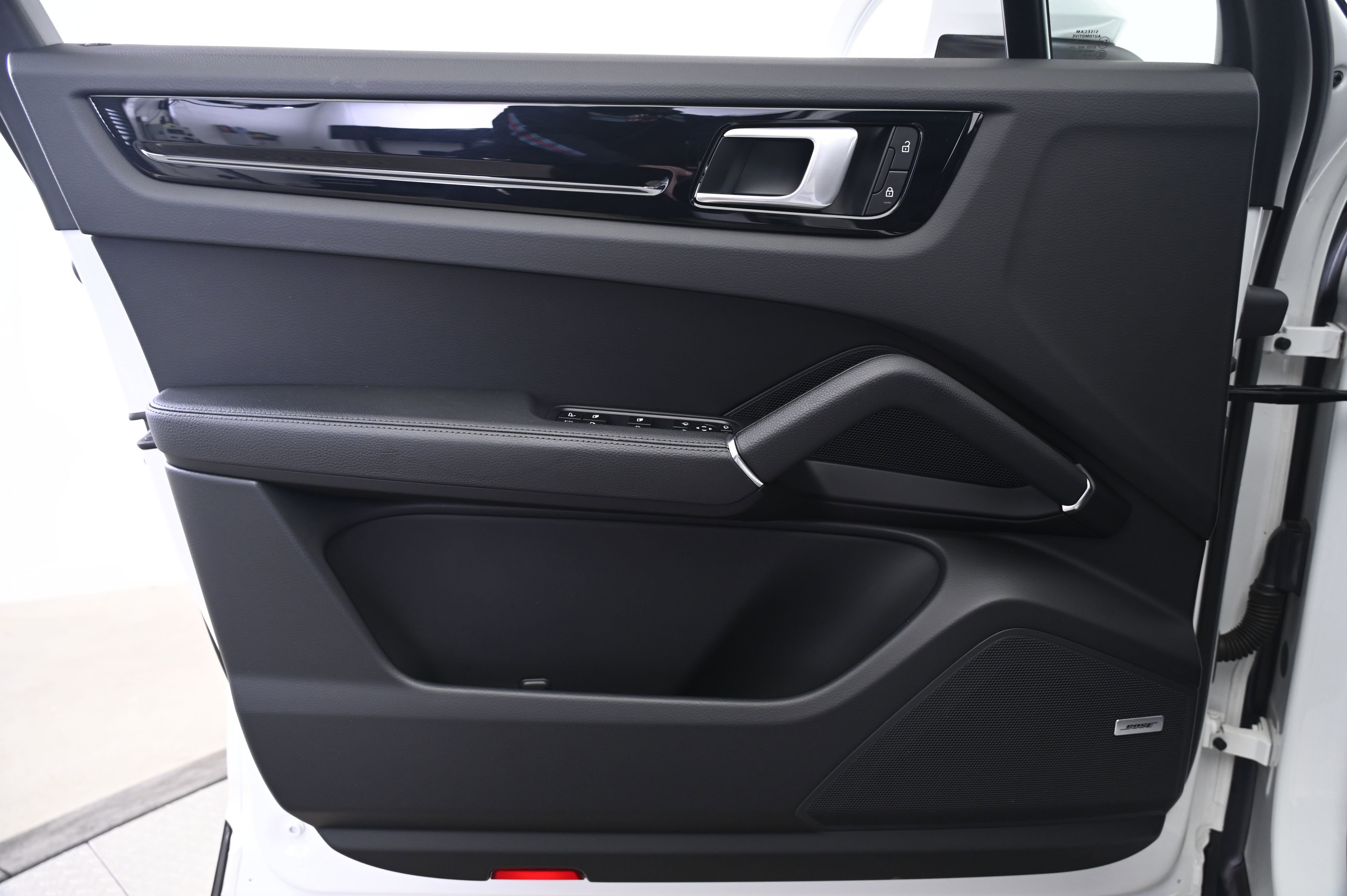 Certified 2022 Porsche Cayenne E-Hybrid image 26