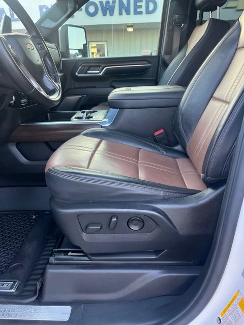 Used 2024 Chevrolet Silverado 2500 High Country w/ Technology Package AWD/4WD image 11