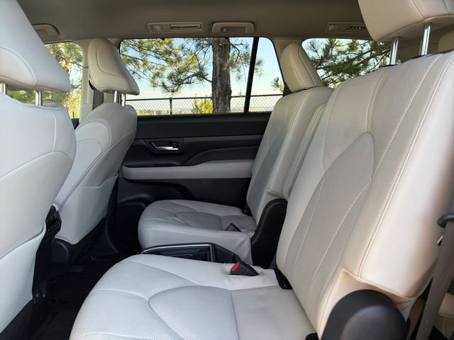 Used 2024 Toyota Grand Highlander AWD image 17