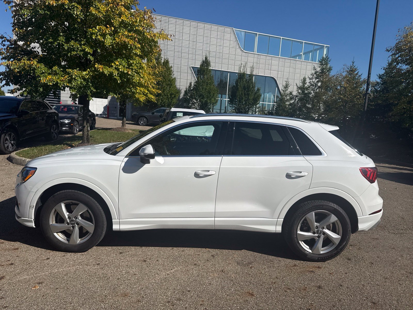 Used 2020 Audi Q3 2.0T Premium AWD/4WD image 2