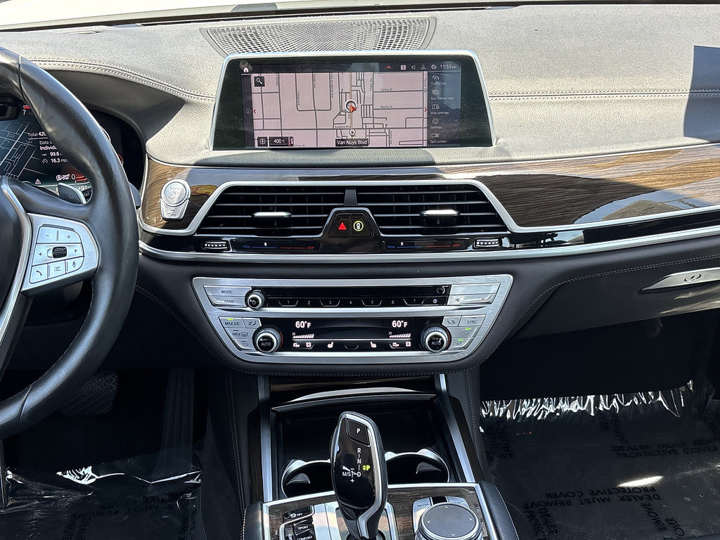 Used 2022 BMW 750i xDrive AWD/4WD image 24