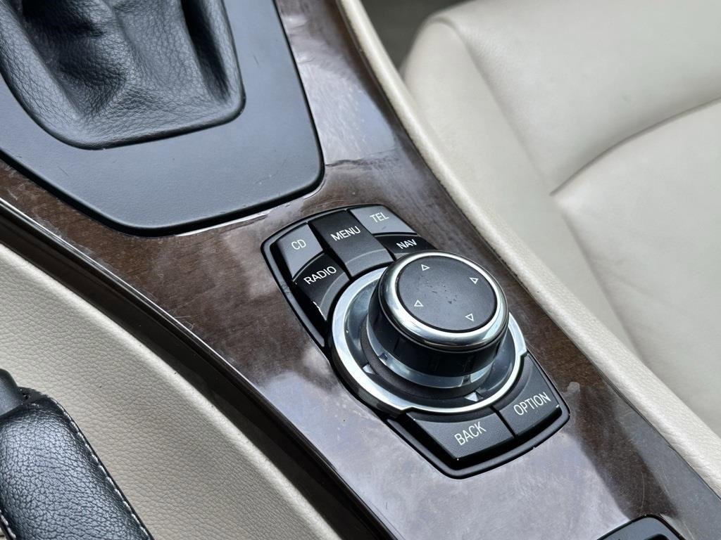 Used 2012 BMW 328i Convertible image 16