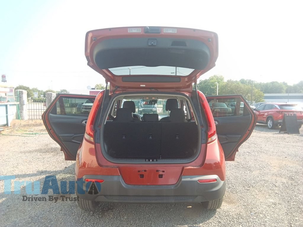 Used 2020 Kia Soul S FWD image 16