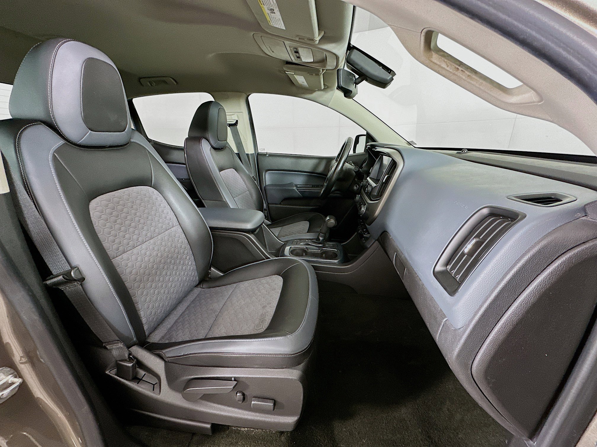 Used 2015 Chevrolet Colorado Z71 AWD/4WD image 28