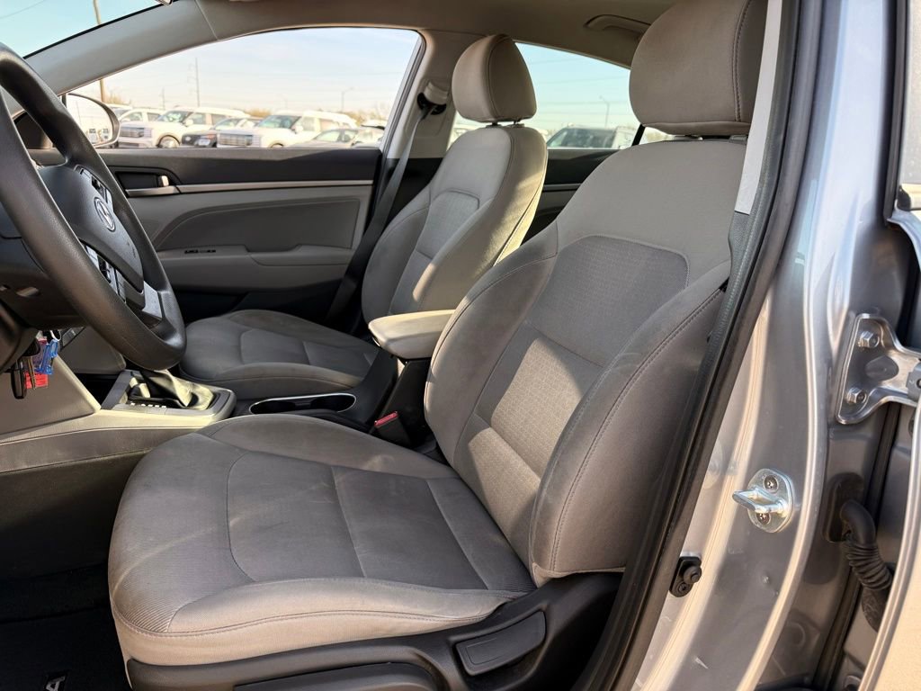 Used 2017 Hyundai Elantra SE image 23