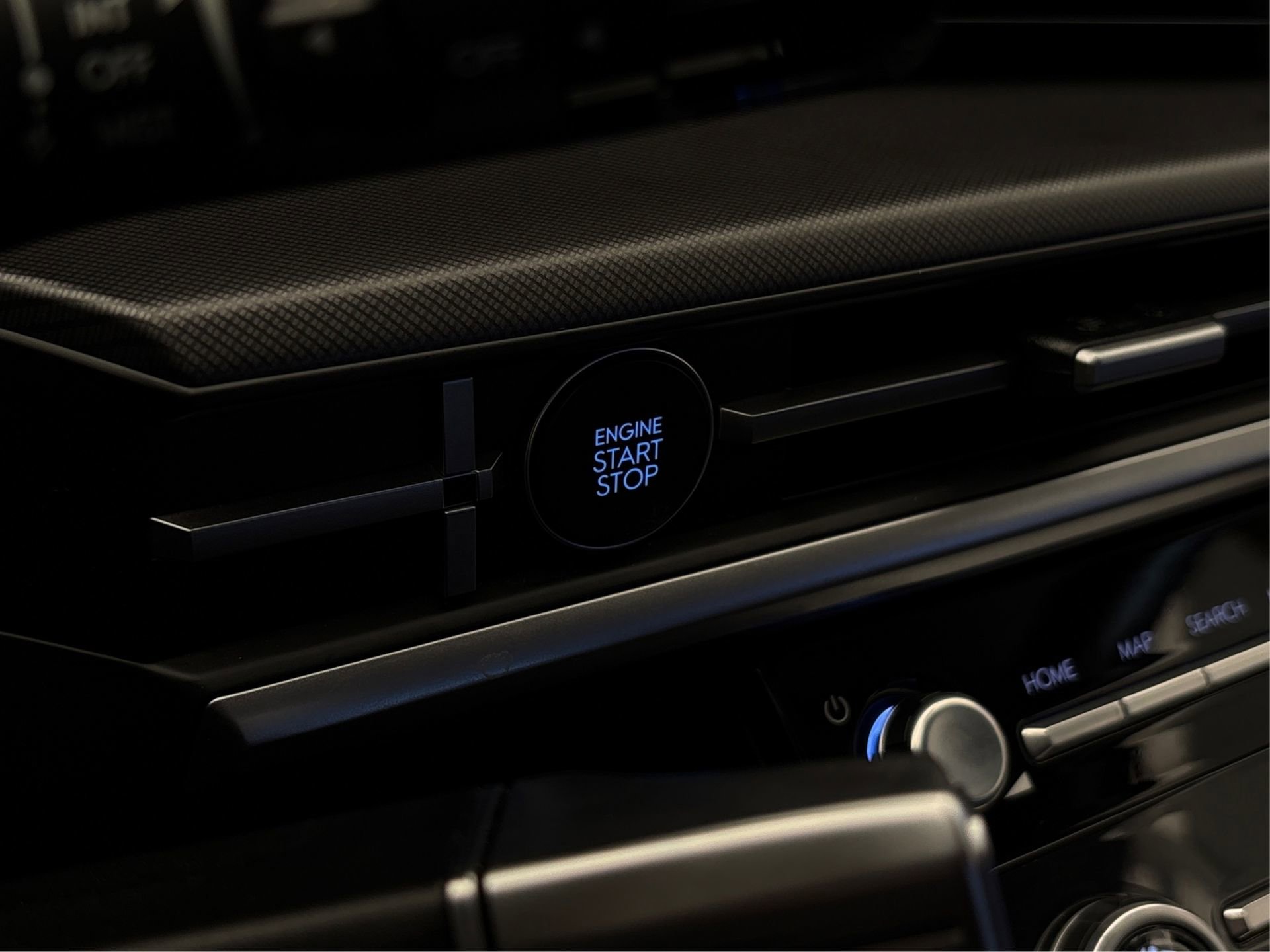 Used 2024 Hyundai Santa Fe SE image 25