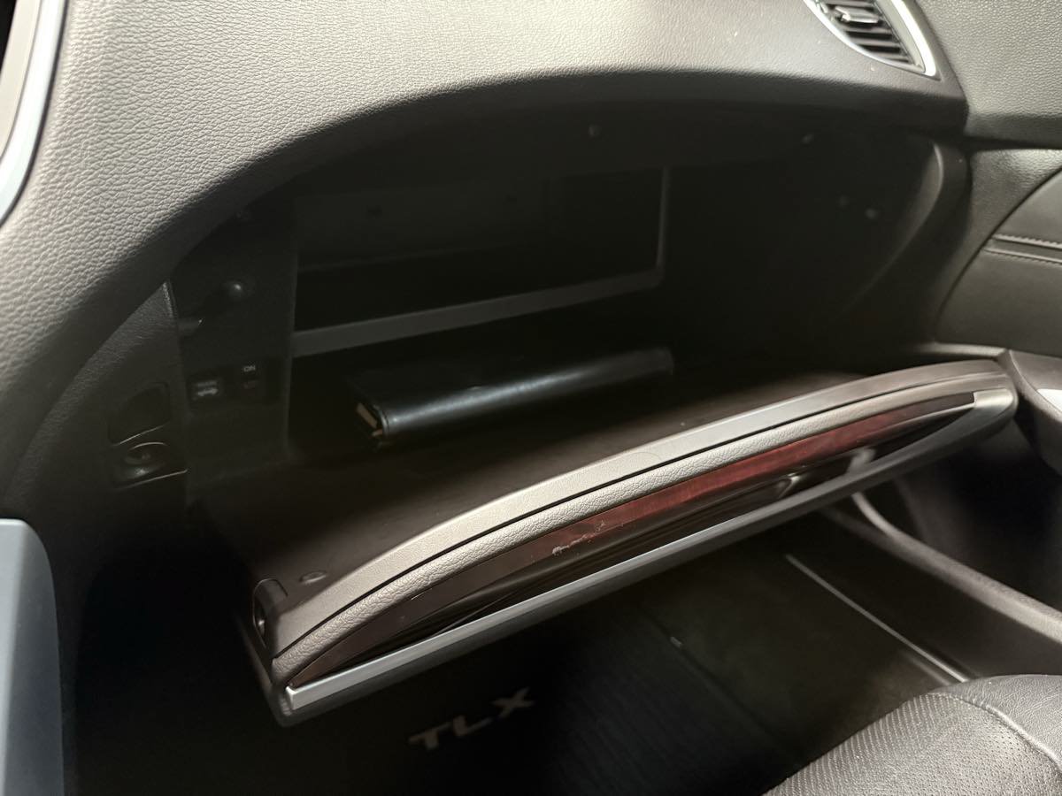 Used 2016 Acura TLX w/ Technology Package FWD image 22