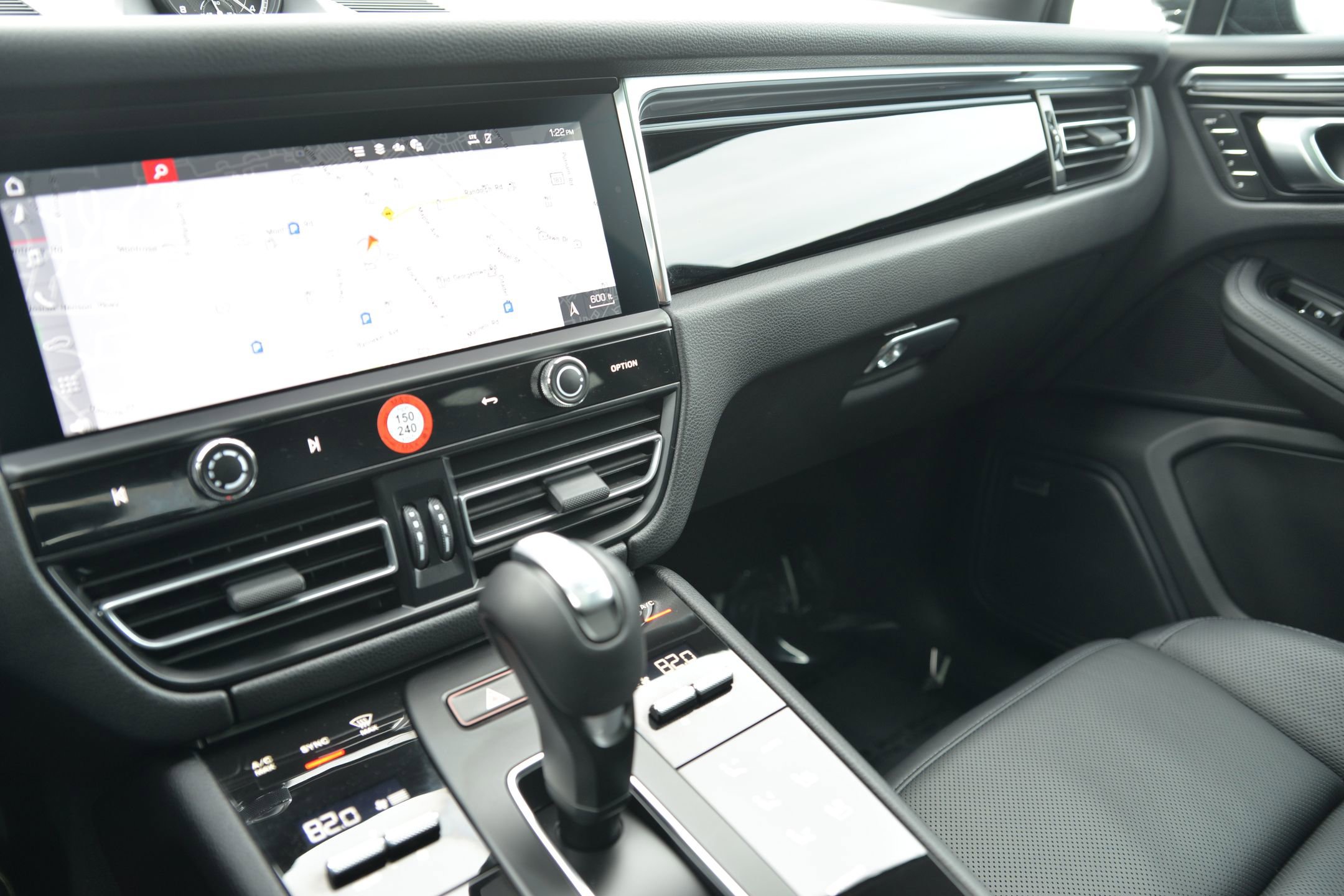 Certified 2025 Porsche Macan image 32