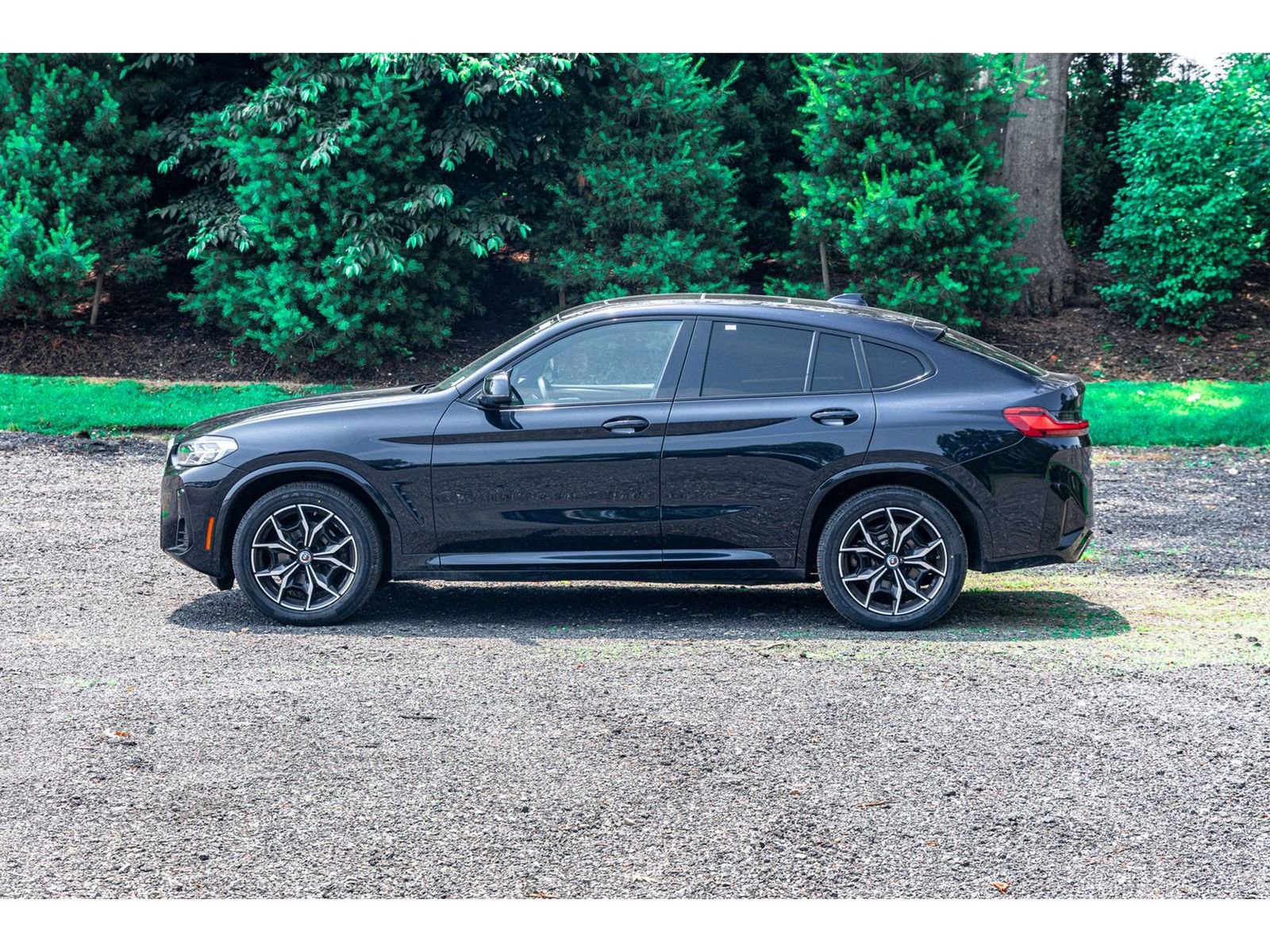 Used 2022 BMW X4 xDrive30i w/ M Sport Package 2 video 3