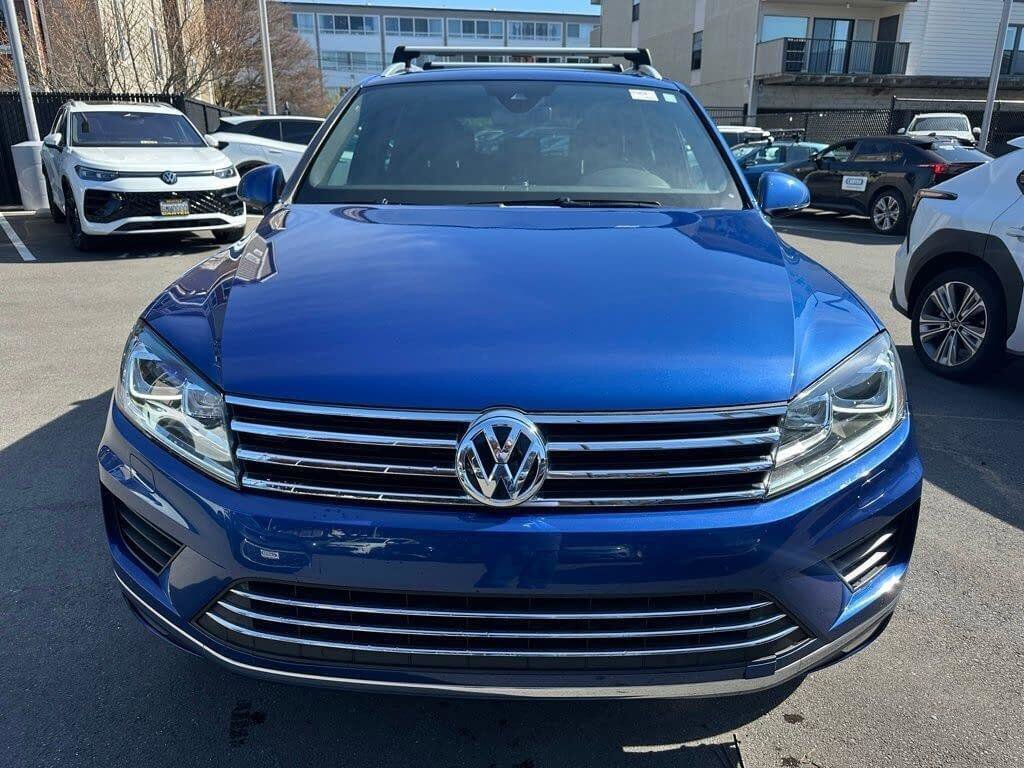 Used 2017 Volkswagen Touareg V6 image 2