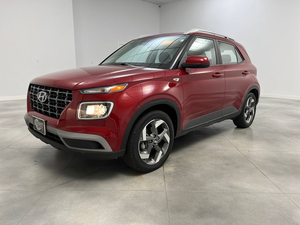 Used 2025 Hyundai Venue SEL image 3