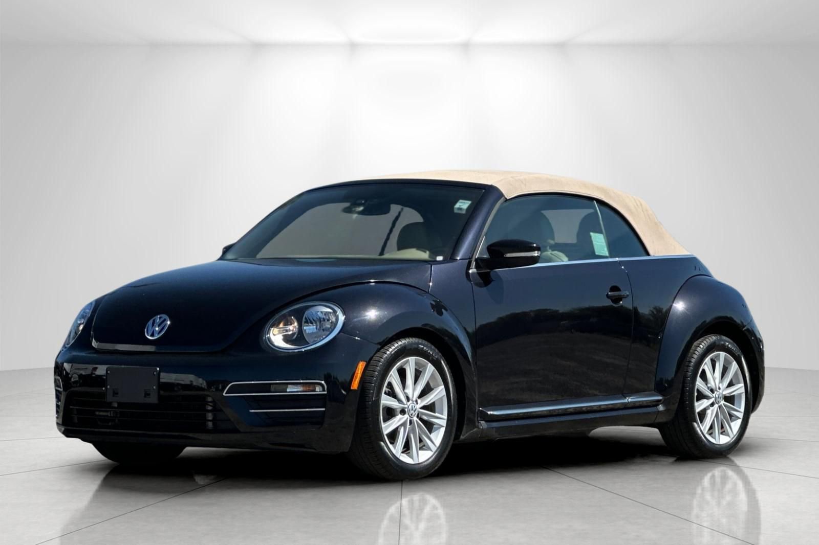Used 2018 Volkswagen Beetle 2.0T S w/ Style & Comfort Package FWD image 7
