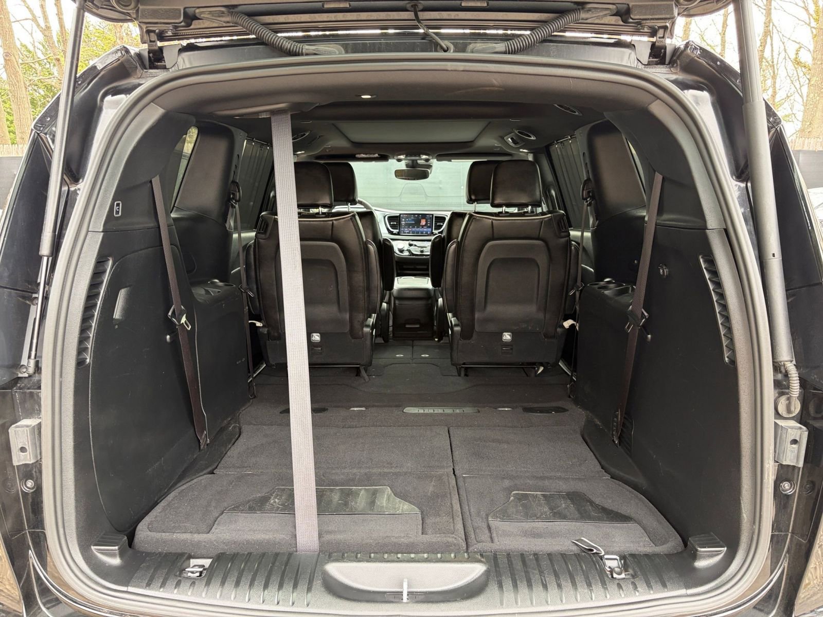 Used 2025 Chrysler Pacifica Limited image 35