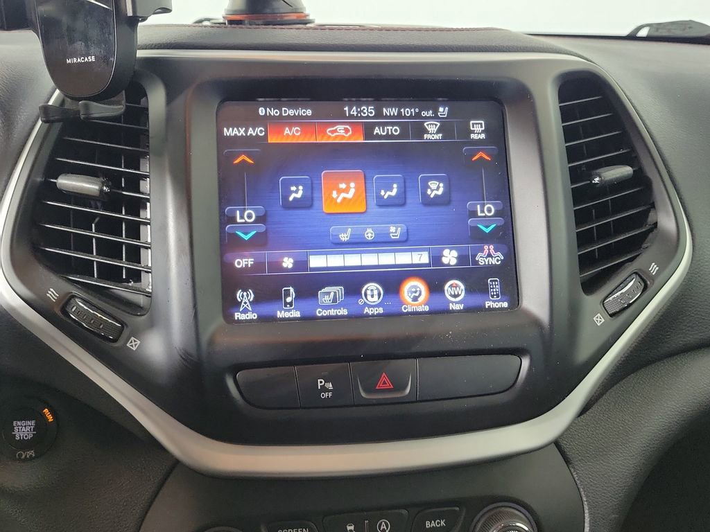 Used 2017 Jeep Cherokee Trailhawk AWD/4WD image 19